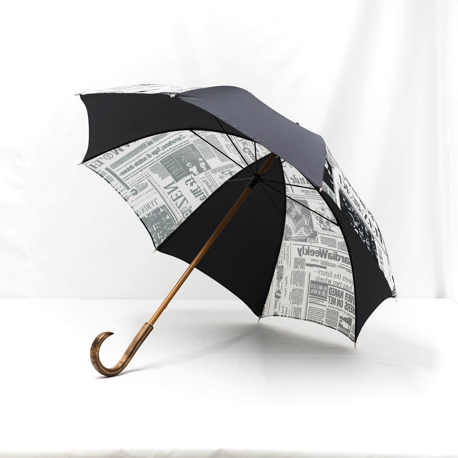 Parapluie imprimé journal gris