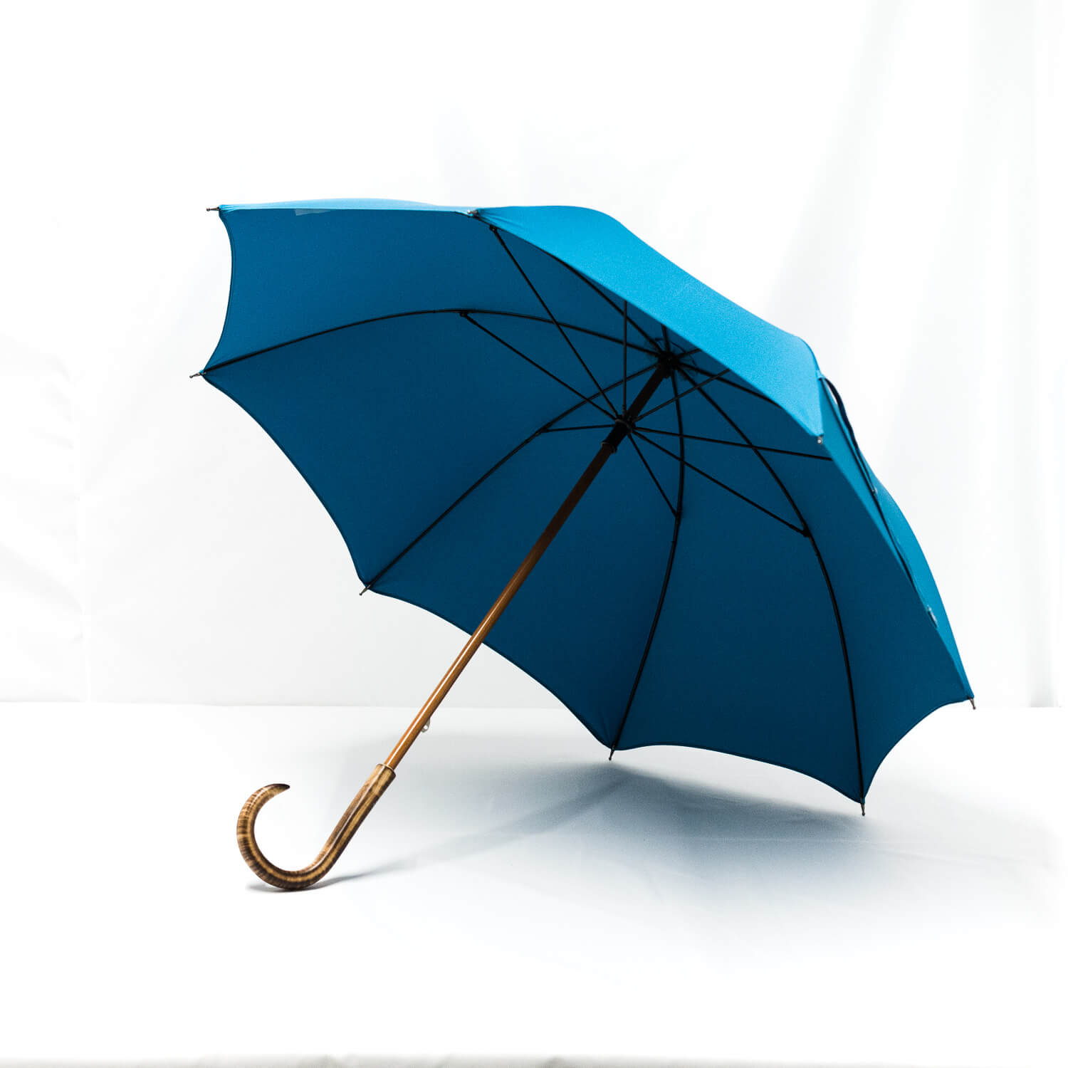 Parapluie droit classique bleu cobalt