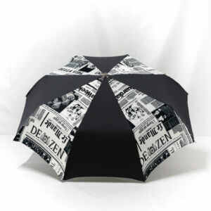 Parapluie pliant imprimé journal gris